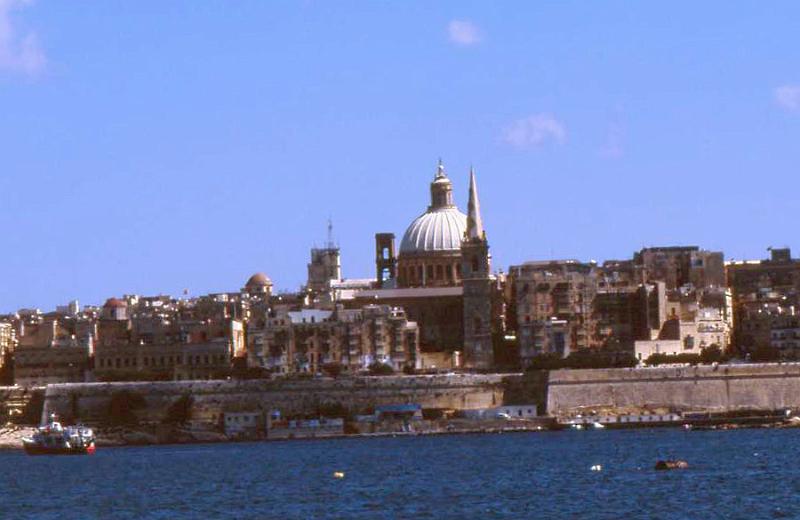 148-Malta,da Sliema,La Valletta,30 agosto 2006.jpg